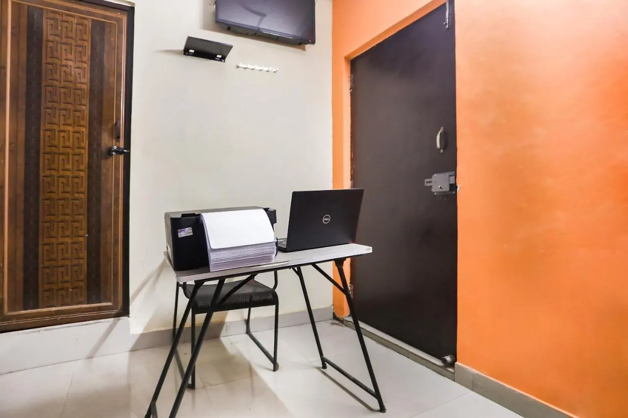 Oyo 69188 Hotel South Campus Inn New Delhi 3*,