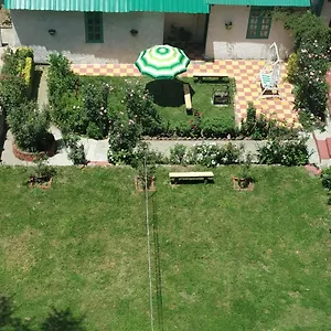  Bed & Breakfast Garden India