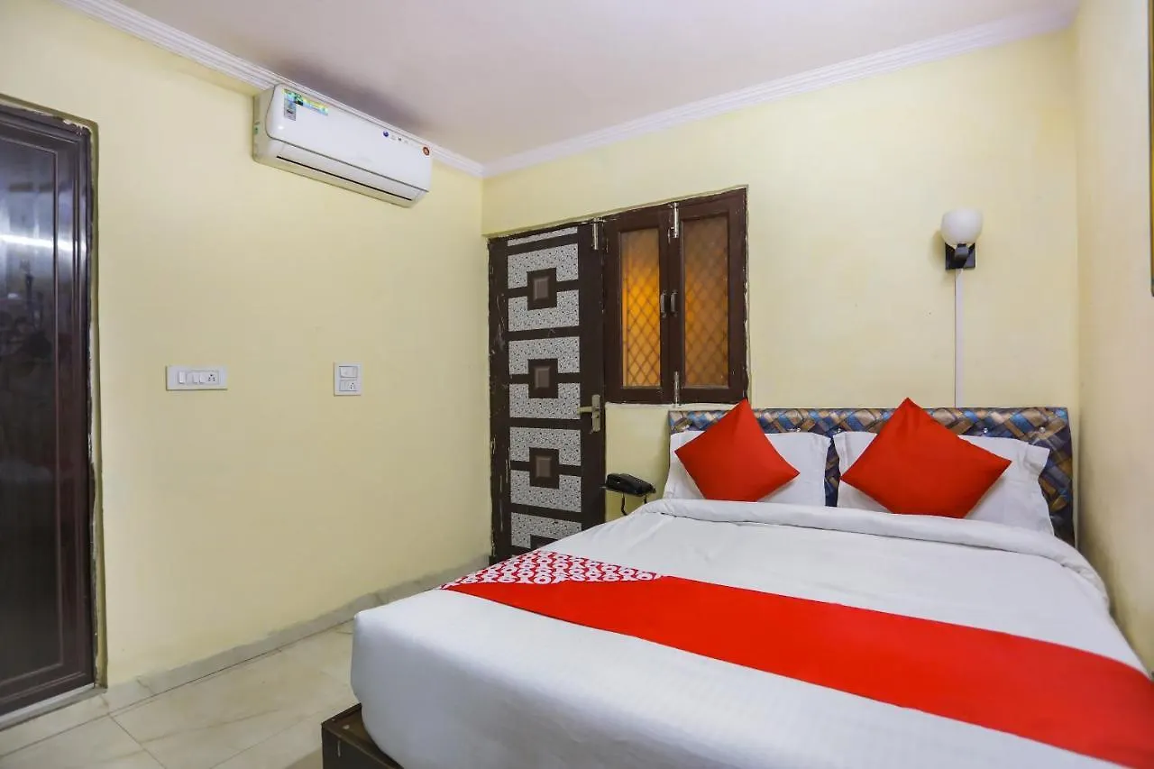 Oyo 69188 Hotel South Campus Inn New Delhi 3*,