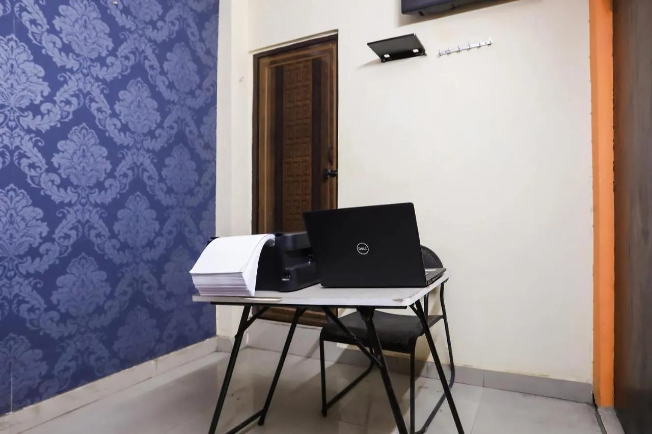 Oyo 69188 Hotel South Campus Inn New Delhi 3*,  India